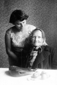 S babičkou z otcovy strany, 60. léta