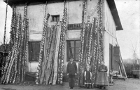 The wheelwright workshop of Jan Píka in Ostrava-Zábřeh - parents of Vlasta Ručková's mother-in-law, beginning of the 20th century