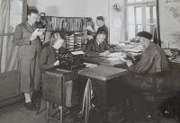 V kanceláři u otce