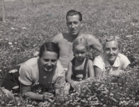 The Čachs with their daughter and witness´s mum in Luhačovice, early 1950s