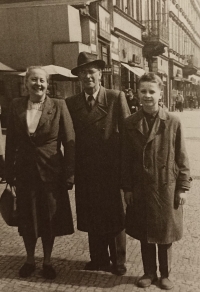 Václav Vokolek with his father Vladimír and mother Věra in the mid 1950s