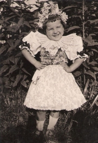 Marta Mezerová v hanáckém kroji na oslavách konce druhé světové války
