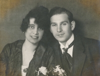 Ella Johana Bienenfeldová a Bedřich Weiner, prarodiče Jany Šmídové z otcovy strany, cca roku 1919