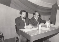 Aleš Suk vlevo s Honzou Červinkou, oficiální schůze SVSM (Středisko vrcholového sportu mládeže), Vrchlabí 1980