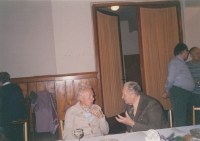 Zbyněk Suk, otec pamětníka, vlevo v roce 2004/5 