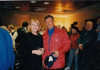 S první dámou Dagmar Havlovou, vpravo stojící Ivan Medek, rok 1998