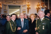 Setkání s Konfederací politických vězňů, rok 2000 (pamětník uprostřed)