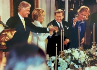 Pamětník fotil na summitu NATO ve Washingtonu v roce 1999, manželé Clintonovi a Havlovi na slavnostní večeři 