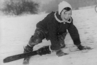Alena Čepelková on a ski slope, 1962
