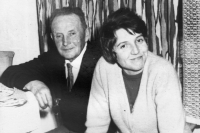 S otcem Jaroslavem Skálou, 1964