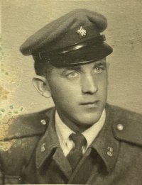 pamätník Ladislav Uko ako vojak základnej vojenskej služby