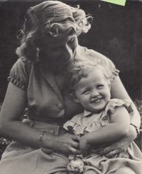 Rita s maminkou Irenou, Hronov, 1955