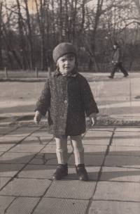 Ludmila Klinkovská as a child, January 1932 in Zlín (at the old market)