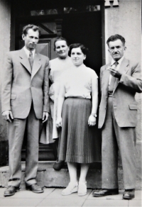Marta Mezerová s rodiči a Leopoldem Färberem