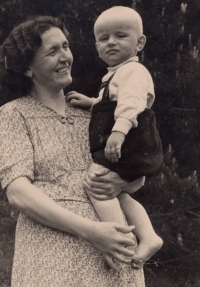 Mum Marie Vaníčková with her brother Josef in 1944