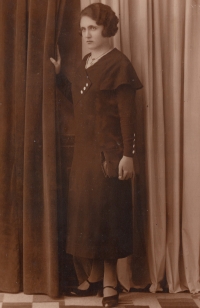 Maminka Marie Vaníčková asi v roce 1935