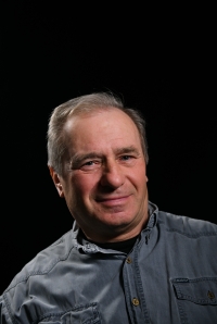 Pamětník Jiří Maršík ve studiu Paměti národa v roce 2023