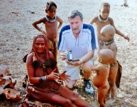 Pamětník (uprostřed) na cestě po Namibii v roce 2011