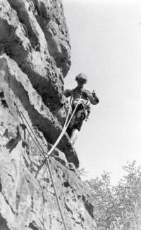 Na skalách poblíž Příhrazů, 1957