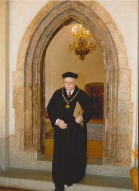 Profesor Jiří Rajmund Tretera na promoci studentů magisterského studia, 13. 3. 2019, Praha