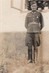 Tatínek Jaroslav Louda při mobilizaci, 1938