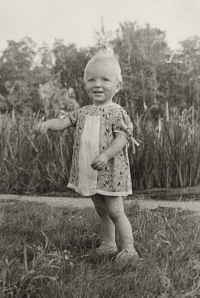 Edita Krystýnková during her childhood in Warsaw