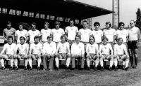 Verner Lička (druhý zleva v druhé řadě) s týmem Baníku Ostrava a trenérem Evženem Hadamczykem (čtvrtý zleva v první řadě), 1978