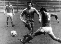 Verner Lička (uprostřed), stadión Bazaly, 1976
