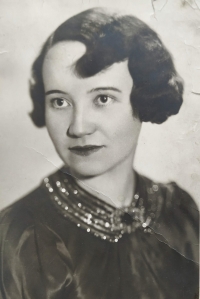 Edita Krystýnková's mother in her youth before the war