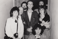 Návštěva Bolka Polívky v kulturním domě ve Veselí nad Moravou během sametové revoluce. Hana Brigita Reichsfeld vpravo v brýlích