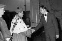Jiří Rak při promoci, Praha, Vysoká škola ekonomická, 1980