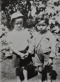 Ladislav Kváča v Paraguayi (1937-1938) se svým kamarádem z řad původních obyvatel