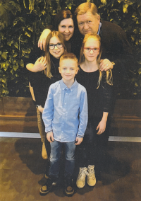 Manželé Hana Brigita a Lubomír Reichsfeldovi s vnoučaty, 2017