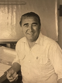 Tatínek Josef Bernklau s parašutistickým odznáčkem