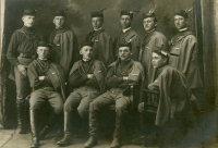 Otec Marie Králové František Jelen v sokolském kroji sedící vlevo dole, vedle něj sedí pan Smija, náčelník Sokola Kylešovice