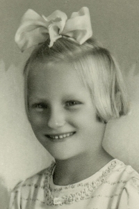 Šestiletá Marie Králová na portrétní fotografii