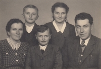 Marie Vávrová with her parents and brothers, 1949