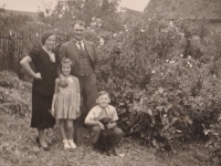 Maminka, tatínek a sestra Eva, 30. léta 20. století
