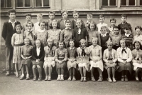 Alois Navrátil jako učitel se svou první třídou