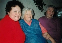 Zdenka Cerhová s rodiči, rok 1996