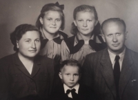Dýbl family, 1950