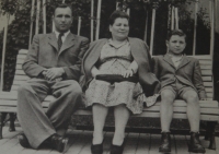 Peter Rehák mladší so svojimi rodičmi