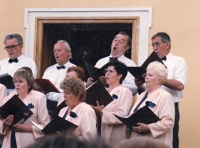 Witness's father was a member of the Dobrovice singing association Dobrovan, pictured (top row, second from right) during the Bedřich Smetana Days, 1998