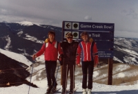 Dovolená ve Wail, Colorado, vlevo Zdeněk Lapčík (emigrovali spolu přes Vídeň) a Jon Ostrahol (přítel z americké hospody), cca 1974-75