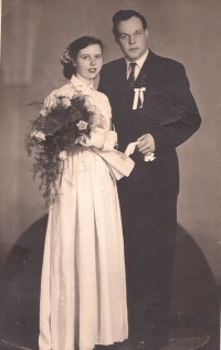 S manželem Josefem Šimánkem, svatební fotografie, 1957