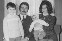 Luděk Marks s rodiči a bratrem v roce 1970
