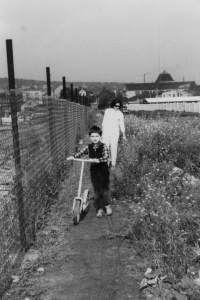 Luděk Marks with his mother in Ústí nad Labem in 1968