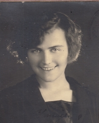 Matka Jarmila Běhalová (Uhrová)