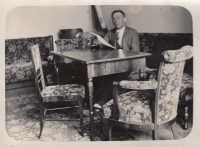 Otec Julius Běhal v pracovně, Brno, 1939