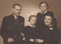 Rodina ve Velké Bystřici, 1944